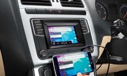 Araç içi ekranlar köklü değişikliğe uğruyor