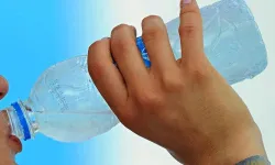 Şişe suyla birlikte 90 bin mikroplastik tüketiyoruz