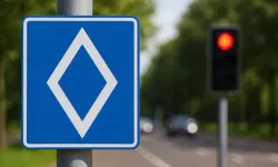 'Baklava dilimli' trafik tabelası tanıtıldı