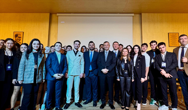 Sektör profesyonelleri gençlerle buluştu!