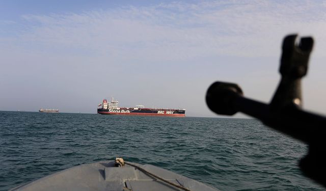 Sigorta primleri %300 oranında artarak Hürmüz'ü dünyanın en pahalı deniz yolu haline getirdi