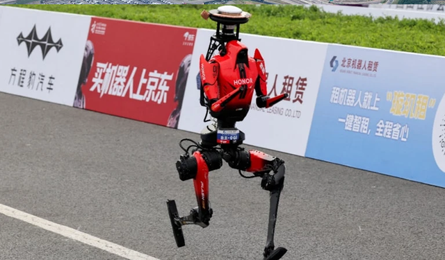 Çin’in insansı robotu Lightning, 100 metrede Usain Bolt’un rekorunu geride bıraktı